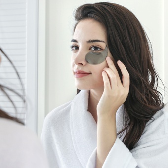 MIZON Hydrogélové náplasti na oči s perlovým extraktom Black Pearl Eye Gel Patch 60 kusov